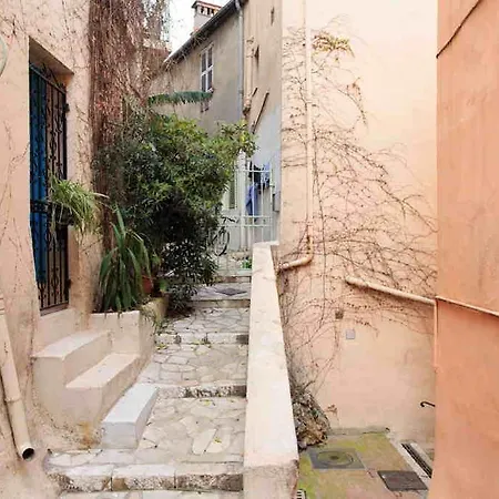 Studio Quartier Historique 5mn Palais/plage Apartment *
